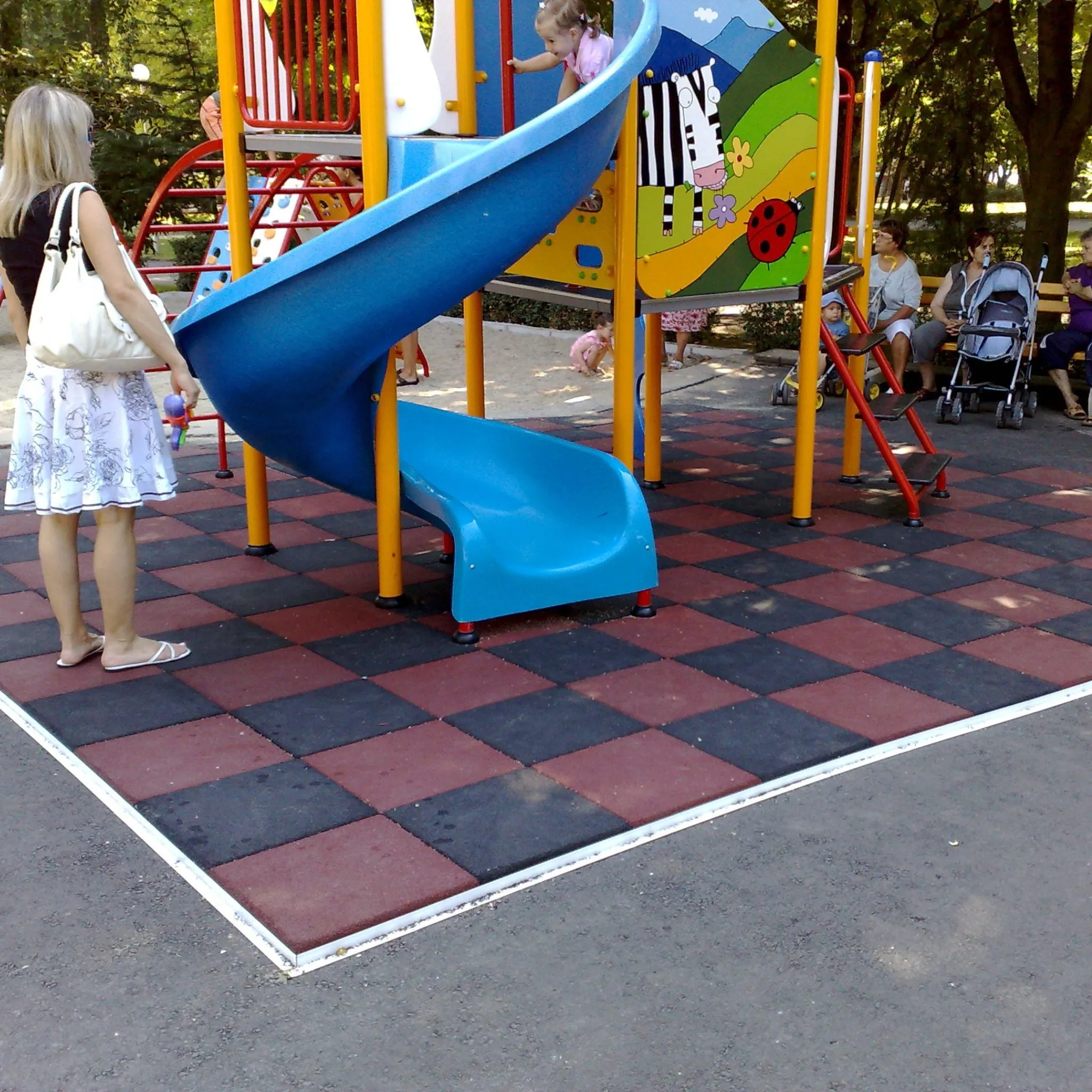 Cannons UK 50cm x 50cm x 20mm Rubber Playground Tiles (bulk discounts available)