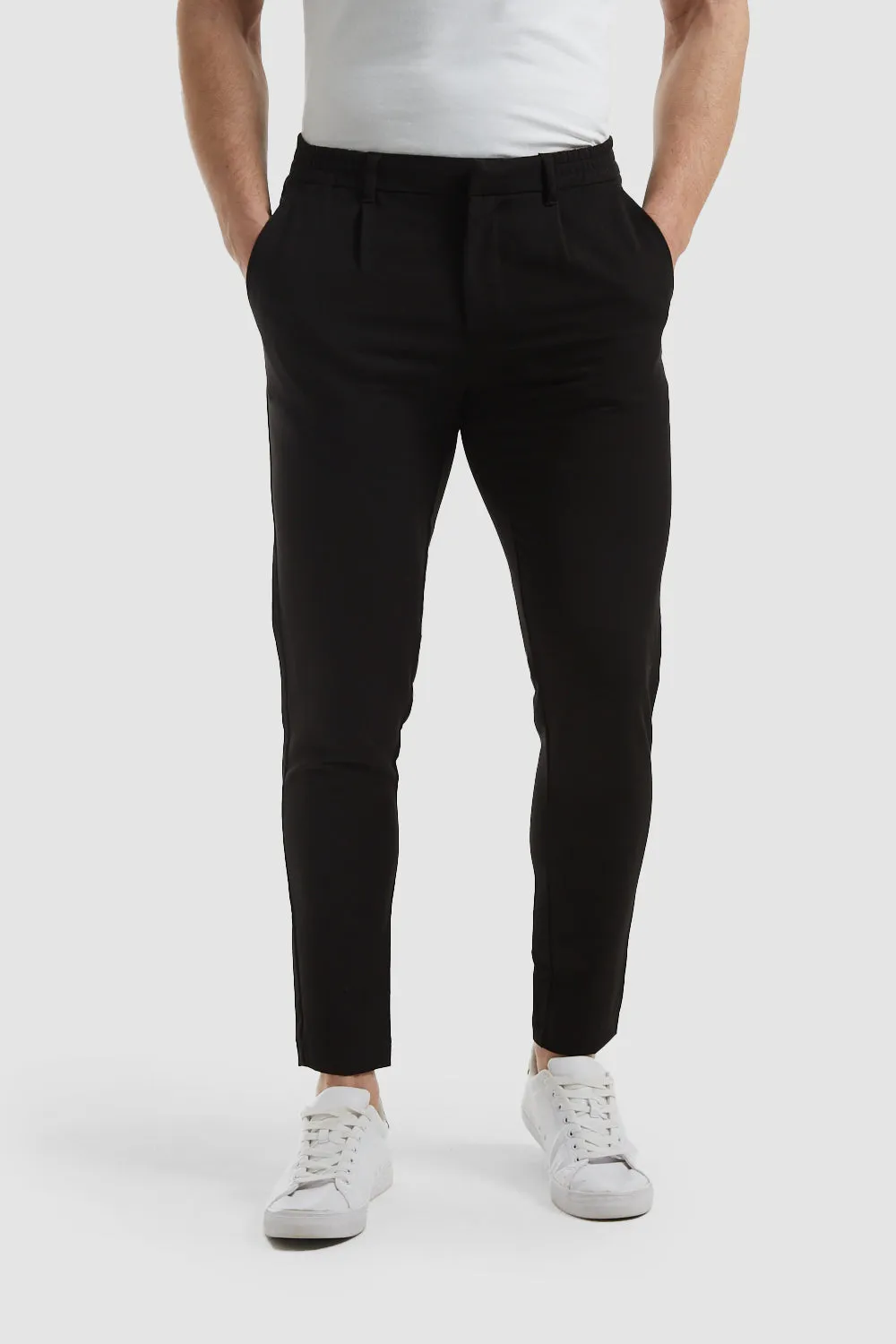 Cropped Pleated Pants in Black