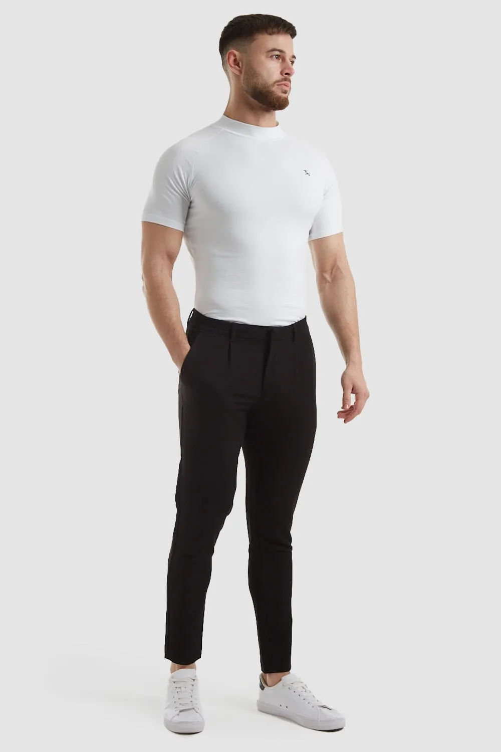 Cropped Pleated Pants in Black