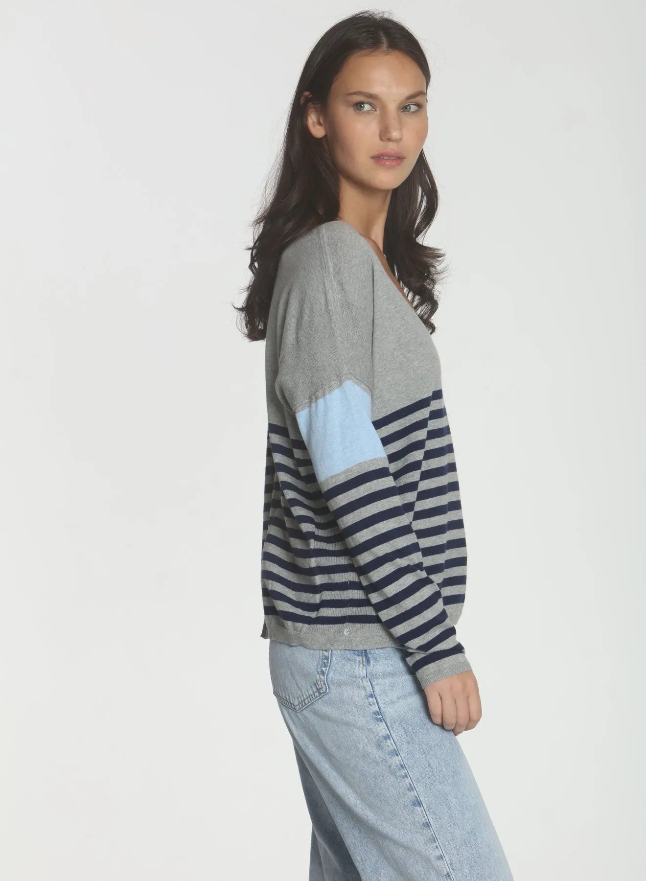 Lindsey Stripe Vee - Fog/navy