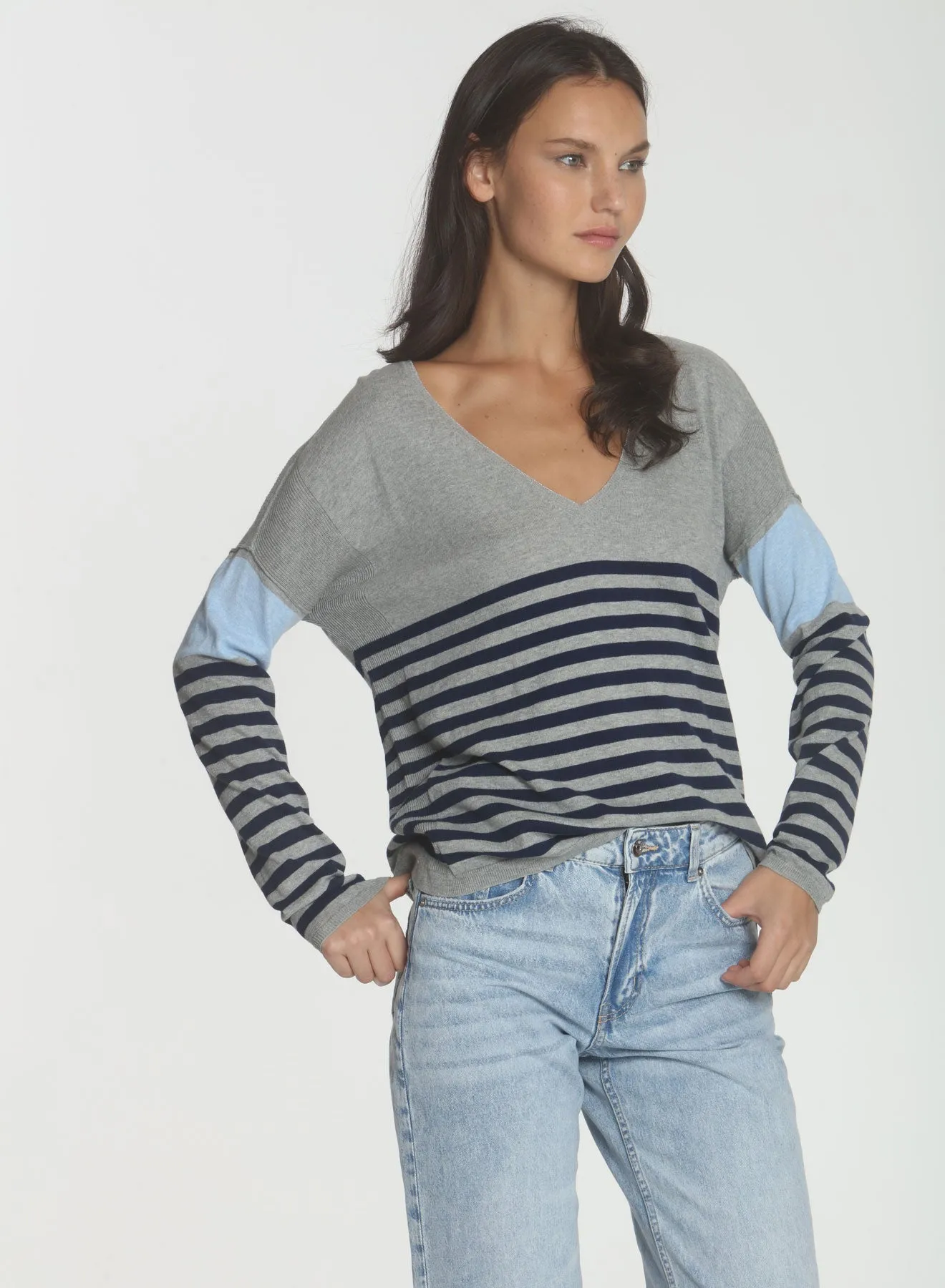 Lindsey Stripe Vee - Fog/navy