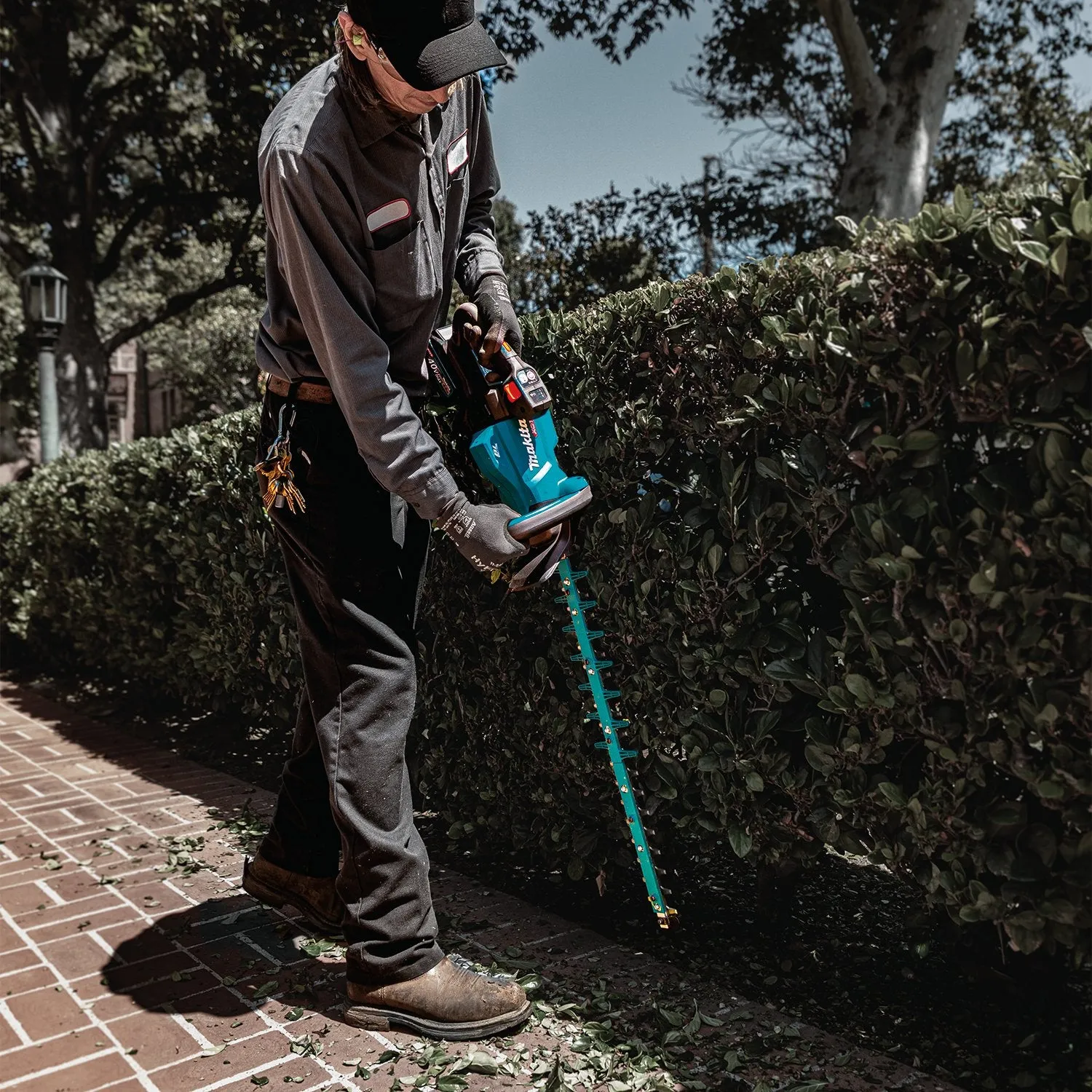 Makita (GHU02M1) 40V max XGT® Brushless 24" Hedge Trimmer Kit (4.0Ah)