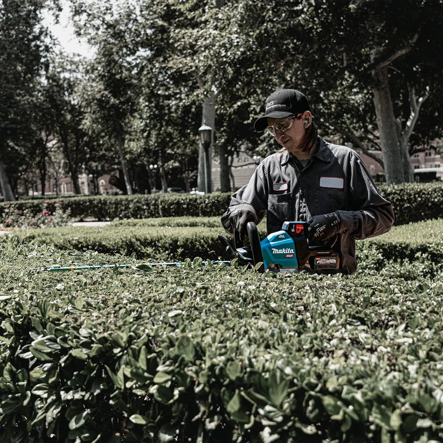 Makita (GHU02M1) 40V max XGT® Brushless 24" Hedge Trimmer Kit (4.0Ah)